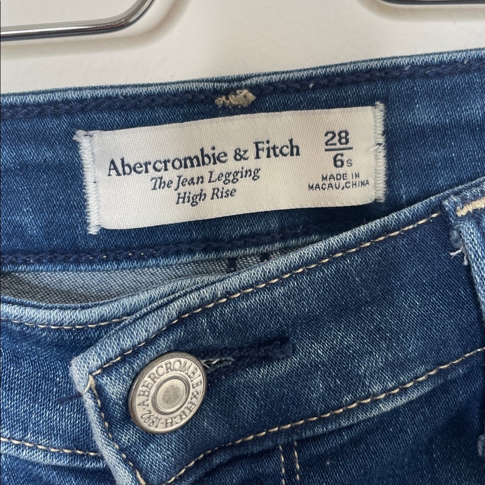 Abercrombie & Fitch Dark Blue Skinny Jeans with Raw Hem. Size 28 / 6 short.